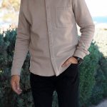 sur chemise beige homme