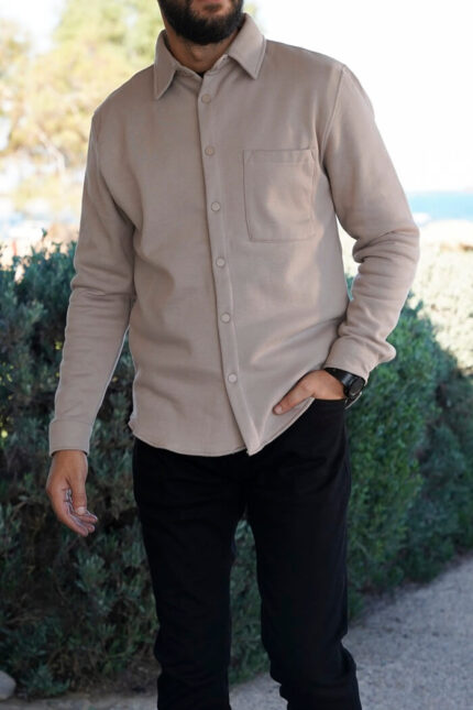 sur chemise beige homme