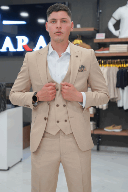 Costume homme beige trois pièces avec chemise blanche offerte