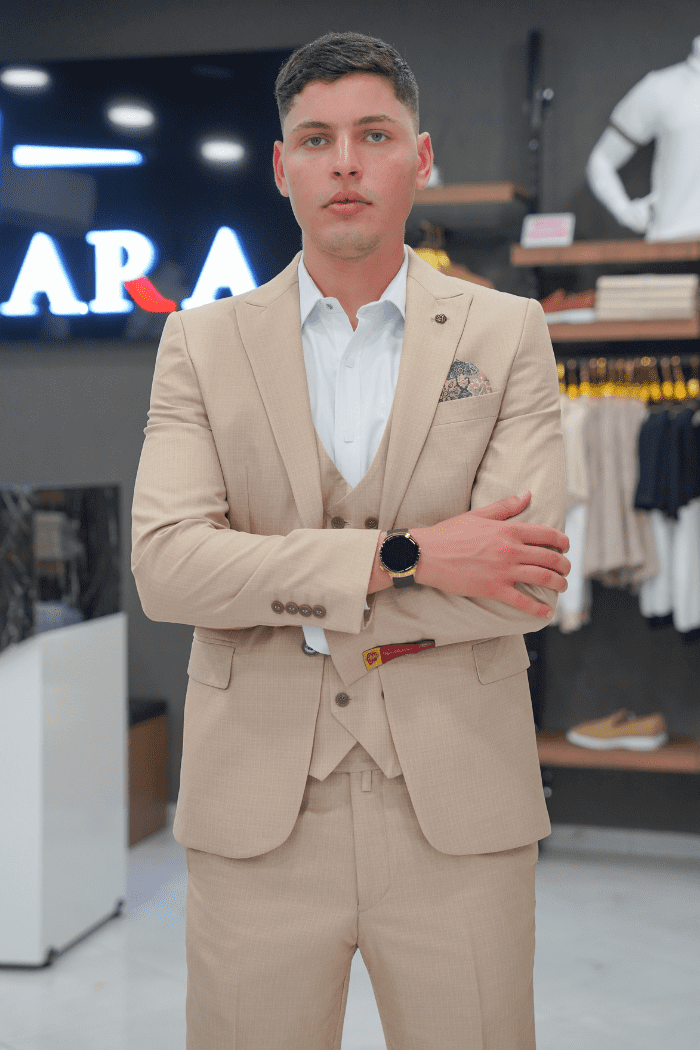 Costume homme beige trois pièces avec chemise blanche offerte